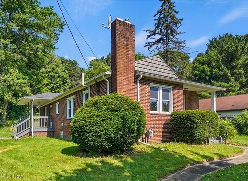 2206 Myersville Rd, Akron, OH, 44312-4948 | Card Image