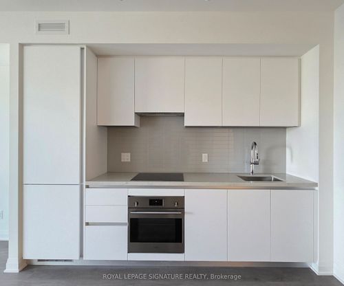 811-4015 The Exchange, Mississauga, ON, L5B0N9 | Card Image