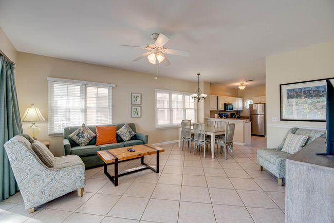 Spacious Living area | Image 14
