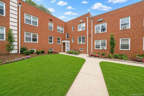 1e-4 Edwards St, Roslyn Heights, NY, 11577-1104 | Card Image