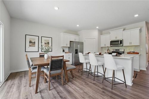 10298 Tuscany Pkwy, Peculiar, MO, 64078-2207 | Card Image