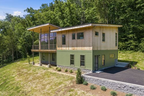 1075 Dog Creek Rd, Kingston Springs, TN, 37082-9217 | Card Image