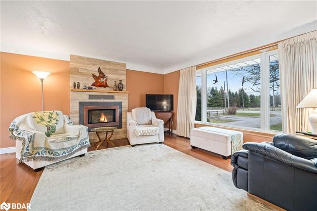 11317 Regional Rd 25, House other with 3 bedrooms, 1 bathrooms and 8 parking in Halton Hills ON | Image 13
