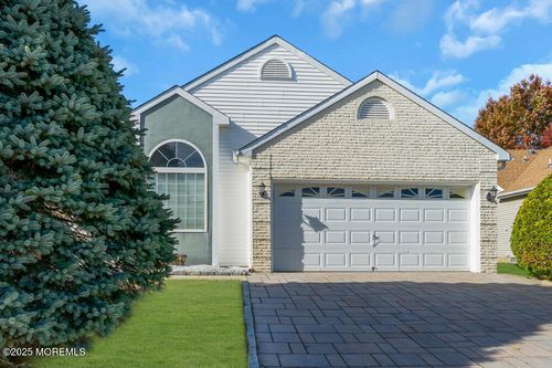 8 Newbury Ct, Toms River, NJ, 08757-6587 | Card Image