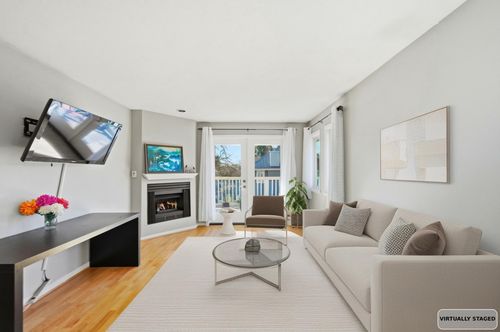 203-1538 Bowser Ave, North Vancouver, BC, V7P2Y3 | Card Image