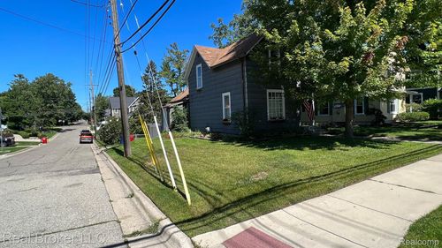 164 Albertson St, Rochester, MI, 48307-1407 | Card Image