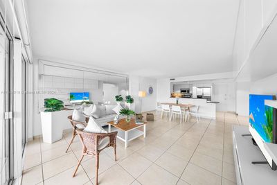 911 - 199 Ocean Lane Dr, Condo with 2 bedrooms, 2 bathrooms and null parking in Key Biscayne FL | Image 3