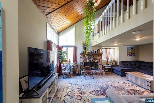 13 Village Way, Vernon, NJ, 07462-3105 | Card Image