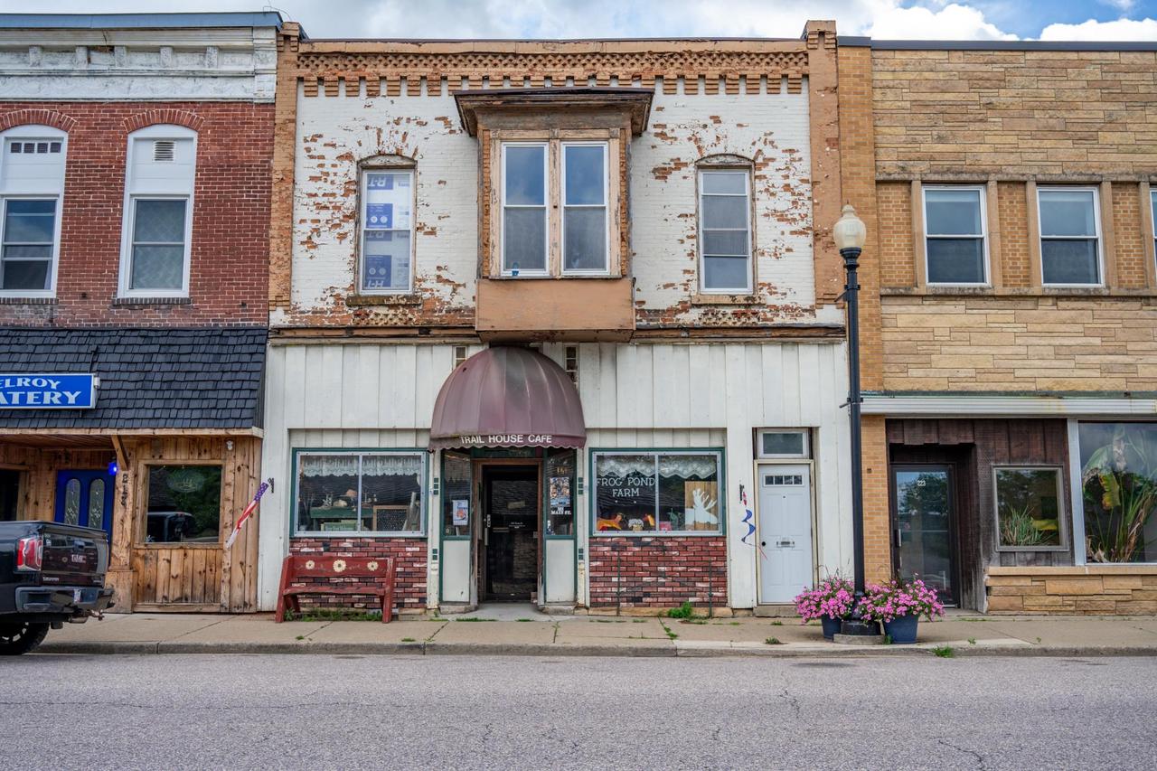 215 Main St, Elroy, WI 53929