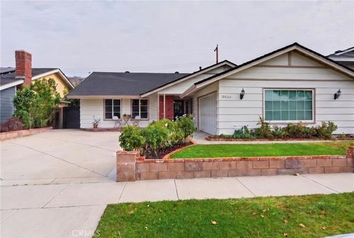 19533 Babington St, Canyon Country, CA, 91351-2002 | Card Image