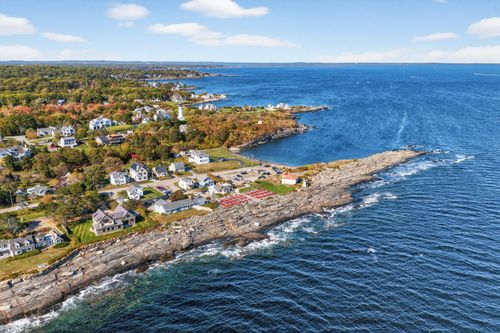 202 Two Lights Road, Cape Elizabeth, ME, 04107 | Card Image