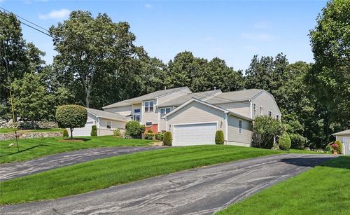 29-29 Hunters Run, North Providence, RI, 02904-3052 | Card Image