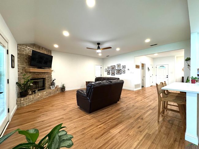 2012 W Lake Dr, House other with 3 bedrooms, 2 bathrooms and null parking in Gladewater TX | Image 22