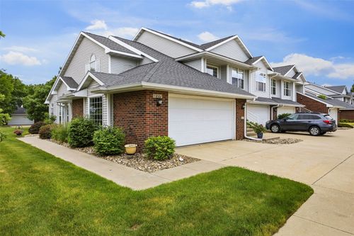 1221 Ahearn Dr Ne, Cedar Rapids, IA, 52402-7263 | Card Image