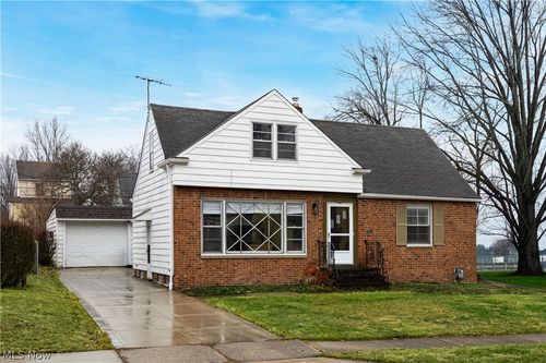 3752 Wallingford Rd, South Euclid, OH, 44121-1916 | Card Image