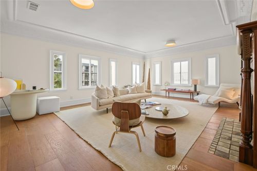 326 S Kingsley, Los Angeles, CA, 90020 | Card Image