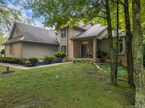9830 Oak Valley Dr, Clarkston, MI, 48348-4172 | Card Image