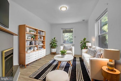 3215 Winter St, PHILADELPHIA, PA, 19104-2720 | Card Image