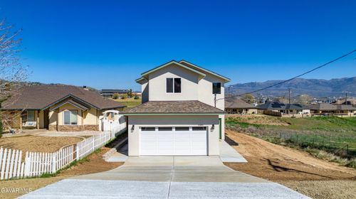 21001 Carriage Dr, Tehachapi, CA, 93561-8049 | Card Image