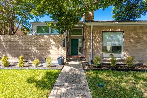 9517 Moss Farm Ln, Dallas, TX, 75243-7614 | Card Image