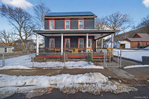 4 Chapel St, Ellenville, NY, 12428-2402 | Card Image