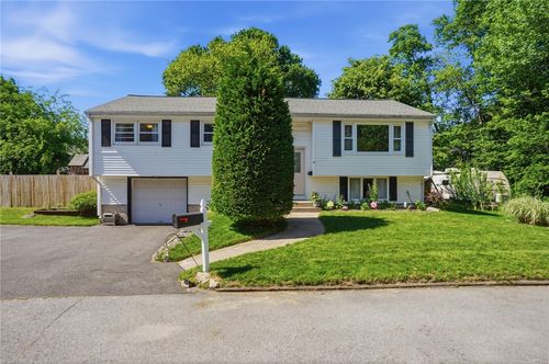 10 Faxon St, West Warwick, RI, 02893-3010 | Card Image