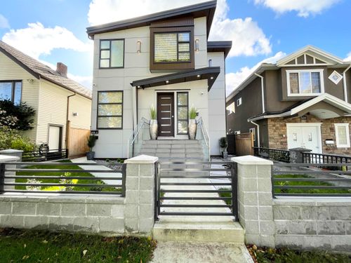 2460 E 19th Ave, Vancouver, BC, V5M2R9 | Card Image