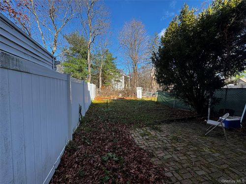 8 Whitman Ct, Middletown, NY, 10941-1815 | Card Image