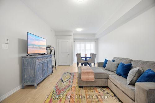 208-295 Cundles Rd E, Barrie, ON, L4M0K8 | Card Image