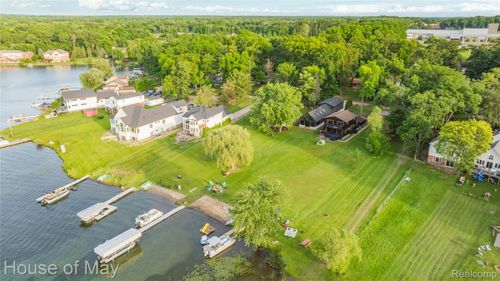 10890 Hillway Dr, White Lake, MI, 48386-3747 | Card Image