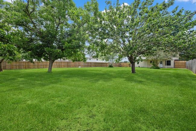 5010 Chase Court Dr, House other with 3 bedrooms, 3 bathrooms and 2 parking in Bacliff TX | Image 24