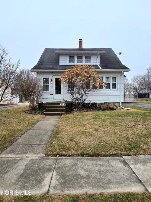 529 Maple St, Deshler, OH, 43516-1013 | Card Image