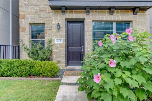 672 Aspen Valley Lane, Dallas, TX, 75208 | Card Image
