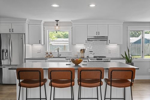 6 Exeter Rd, Beverly, MA, 01915-1604 | Card Image