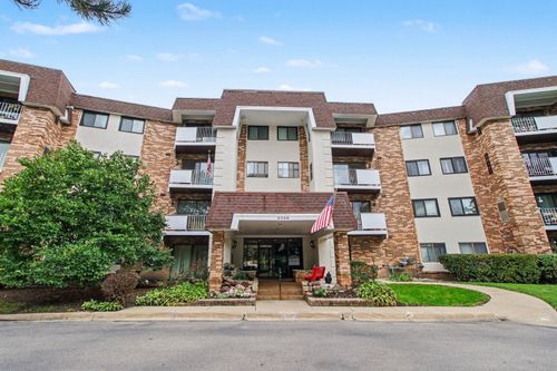 216-3300 N Carriageway Drive, Arlington Heights, IL, 60004 | Card Image