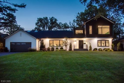 195 Crestwood Dr, South Orange, NJ, 07079-1112 | Card Image