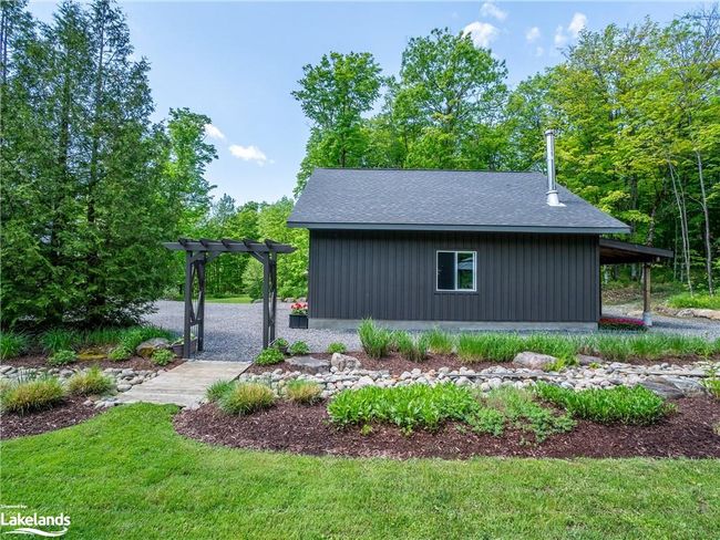 1064 Moore Rd, House other with 3 bedrooms, 2 bathrooms and 8 parking in Bracebridge ON | Image 37