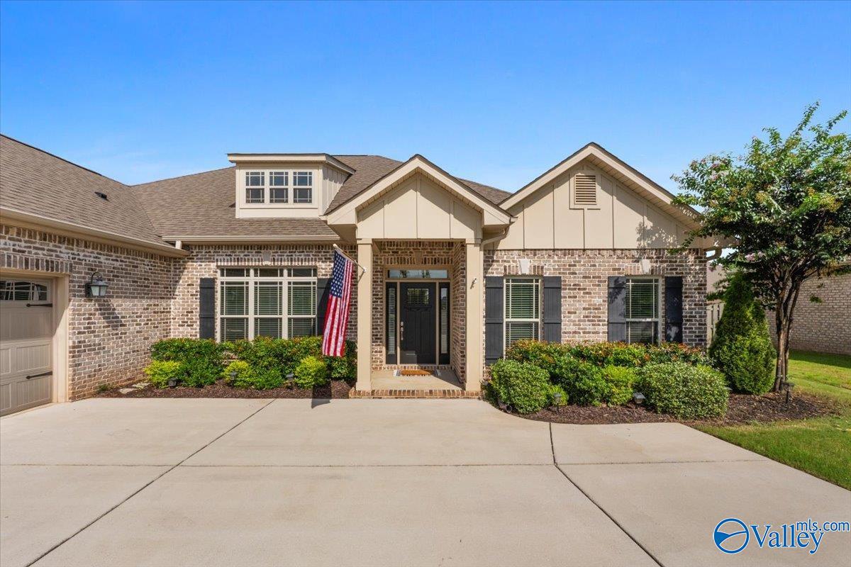 Queensland Dr, Huntsville, AL 35824