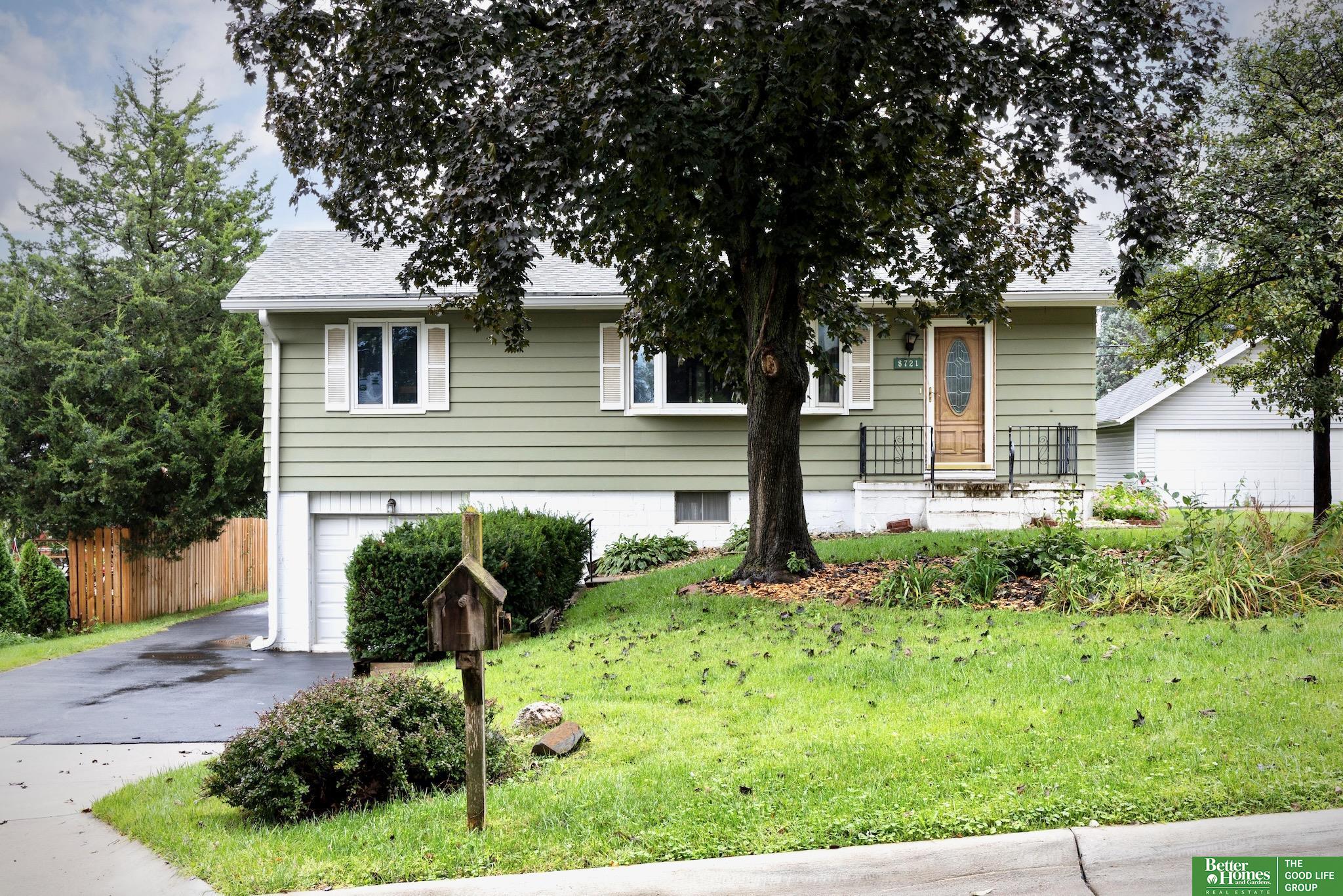 8721 Nicholas St, For Sale in Omaha - eXp Realty