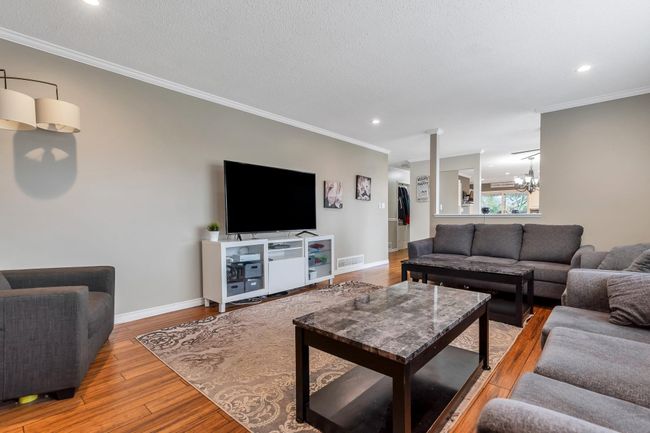 22756 Reid Avenue, House other with 5 bedrooms, 2 bathrooms and 6 parking in Maple Ridge BC | Image 5