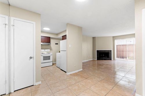 apt-52-9350 Country Creek Dr, Houston, TX, 77036-7768 | Card Image