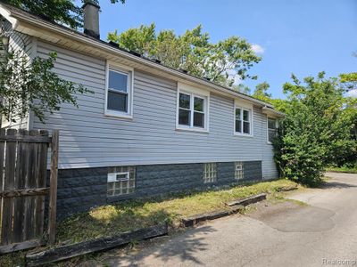 74 E Rockwood Street, Home with 2 bedrooms, 1 bathrooms and null parking in Ecorse MI | Image 2