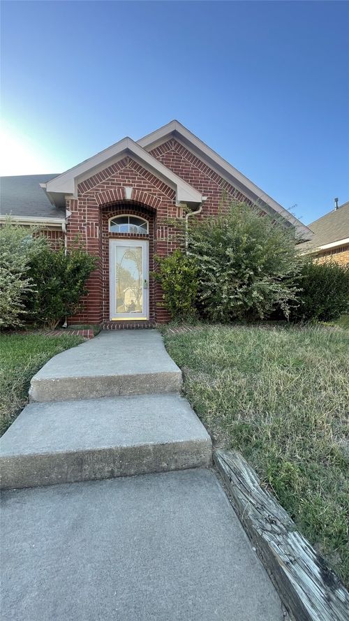 1629 Arbor Creek Dr, Garland, TX, 75040-8922 | Card Image