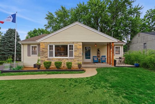 6635 Sunset Ter, Windsor Heights, IA, 50324-1621 | Card Image