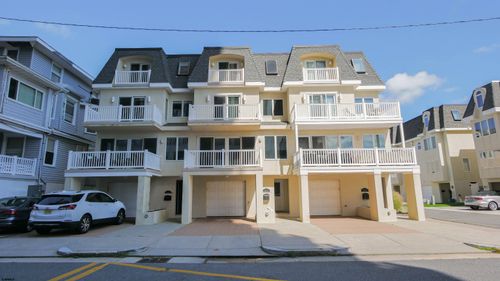 137 S Berkley Sq, Atlantic City, NJ, 08401-5735 | Card Image