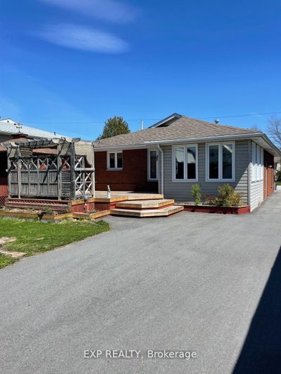 195 Carrie St, House other with 2 bedrooms, 2 bathrooms and 3 parking in Sturgeon Falls ON | Image 2