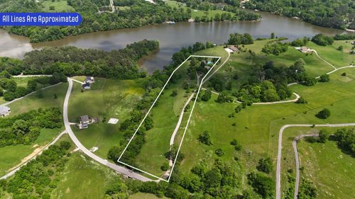 135 Second Creek Ln, Hartsville, TN, 37074-3893 | Card Image