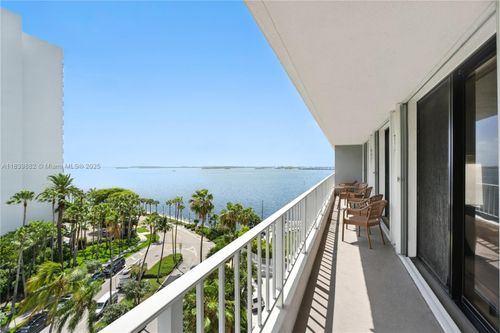 apt-9i-200 Se 15th Rd, Miami, FL, 33129-1203 | Card Image