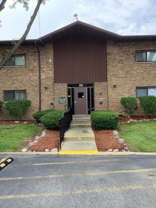 b216-100 Willow Ln, Willow Springs, IL, 60480-1542 | Card Image