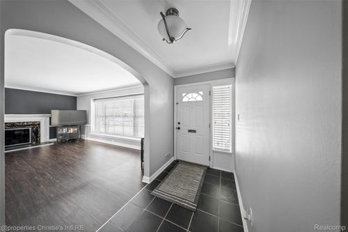 1331 Fairholme Road, Grosse Pointe Woods, MI, 48236 | Card Image